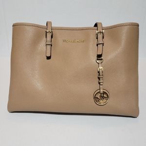 Michael Kors Jet Set Sachel (Taupe)